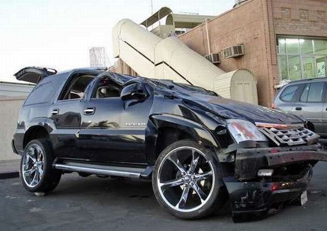 Picture chronicles of road accidents in Kuwait (44 pics)