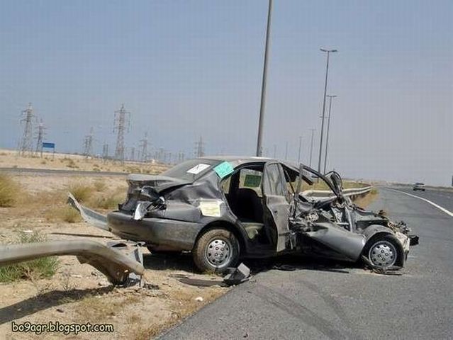 Picture chronicles of road accidents in Kuwait (44 pics)