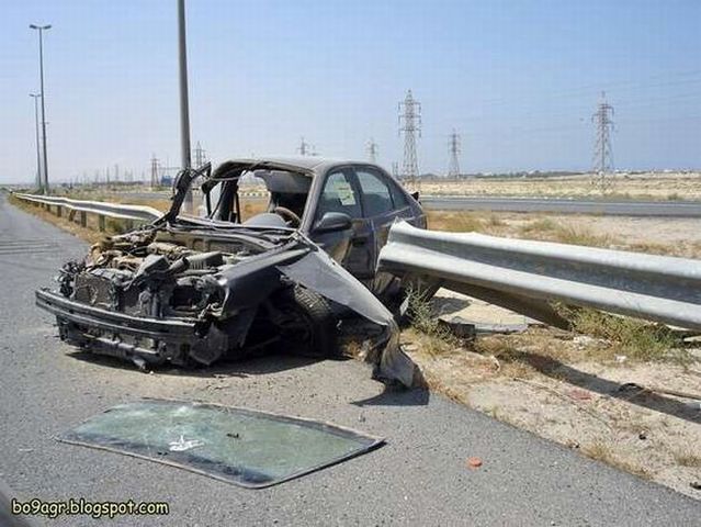 Picture chronicles of road accidents in Kuwait (44 pics)