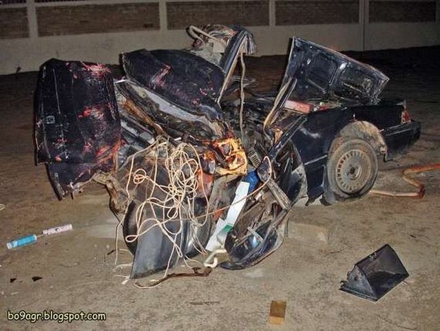 Picture chronicles of road accidents in Kuwait (44 pics)