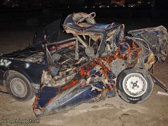 Picture chronicles of road accidents in Kuwait (44 pics)