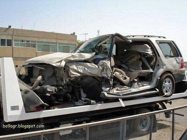 Picture chronicles of road accidents in Kuwait (44 pics)