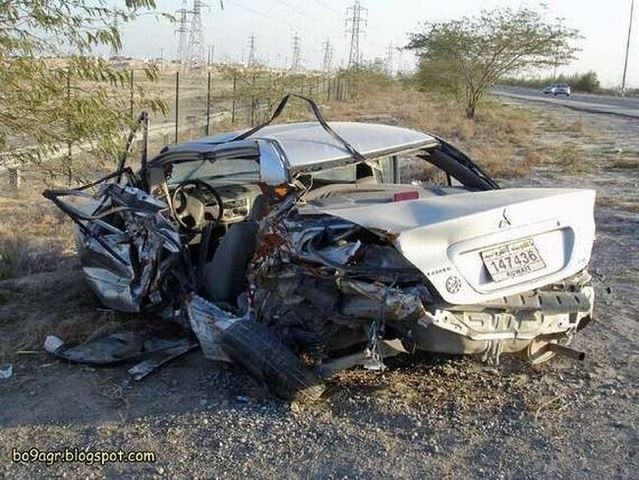 Picture chronicles of road accidents in Kuwait (44 pics)