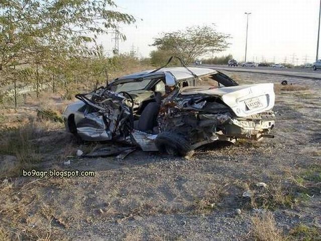 Picture chronicles of road accidents in Kuwait (44 pics)