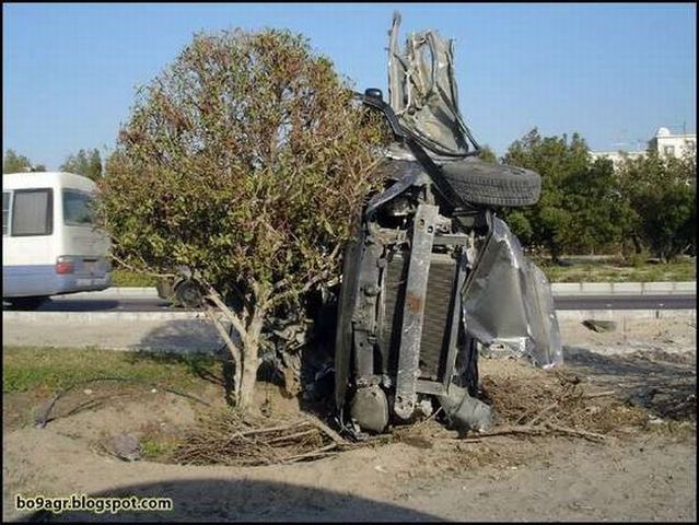 Picture chronicles of road accidents in Kuwait (44 pics)
