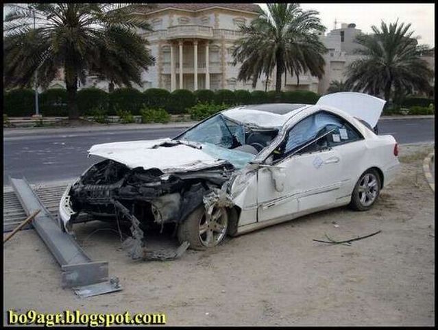 Picture chronicles of road accidents in Kuwait (44 pics)