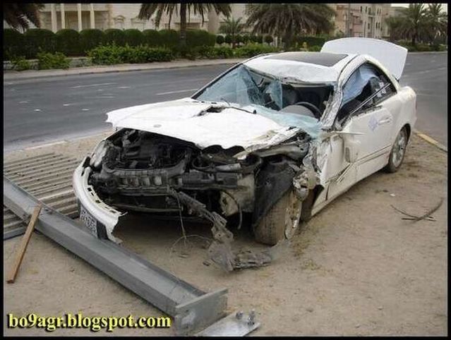 Picture chronicles of road accidents in Kuwait (44 pics)