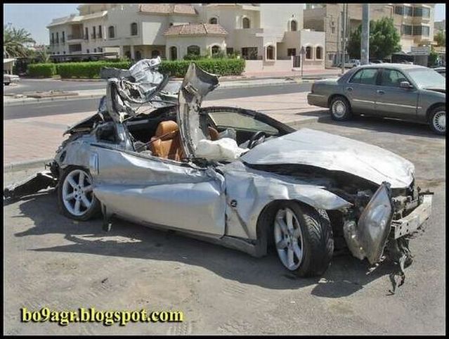 Picture chronicles of road accidents in Kuwait (44 pics)