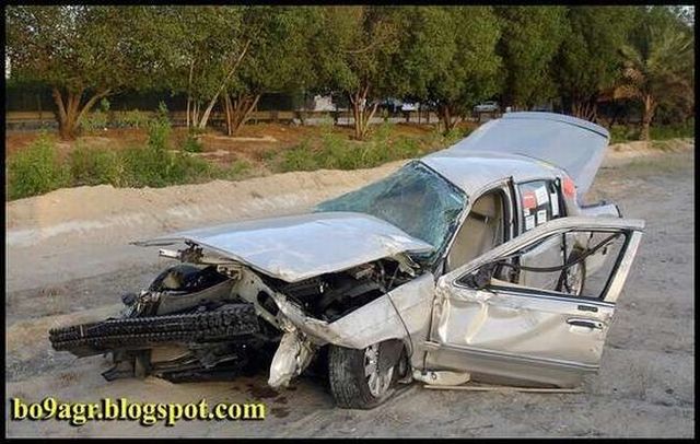 Picture chronicles of road accidents in Kuwait (44 pics)