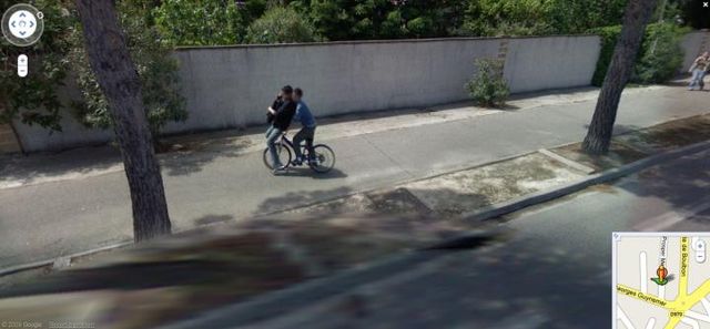 20 Crimes Caught on Google Street View (46 pics)