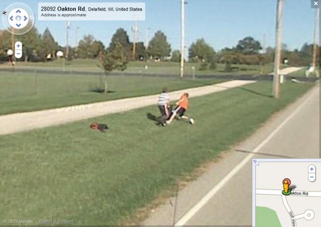 20 Crimes Caught on Google Street View (46 pics)