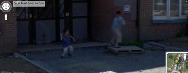 20 Crimes Caught on Google Street View (46 pics)