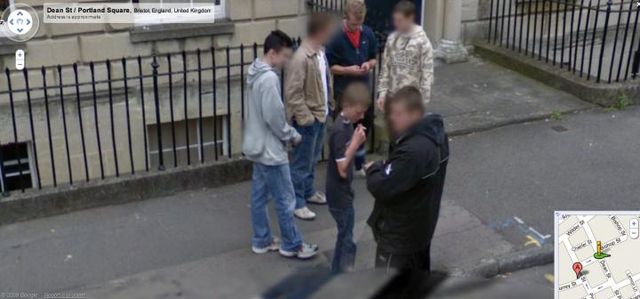 20 Crimes Caught on Google Street View (46 pics)