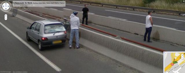 20 Crimes Caught on Google Street View (46 pics)
