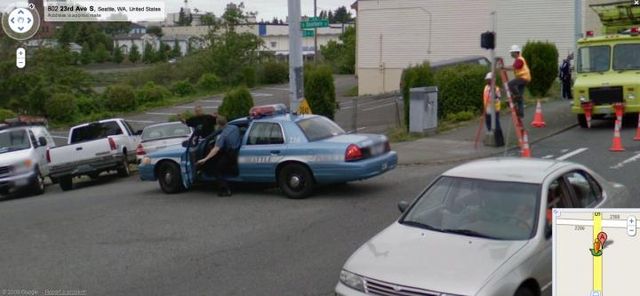 20 Crimes Caught on Google Street View (46 pics)