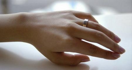 Wedding ring that leaves marks (5 photos)