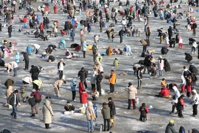 Ice Fishing Festival In South Korea (13 pics)