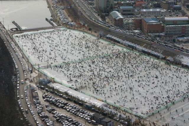 Ice Fishing Festival In South Korea (13 pics)