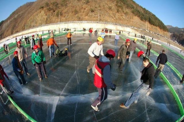 Ice Fishing Festival In South Korea (13 pics)