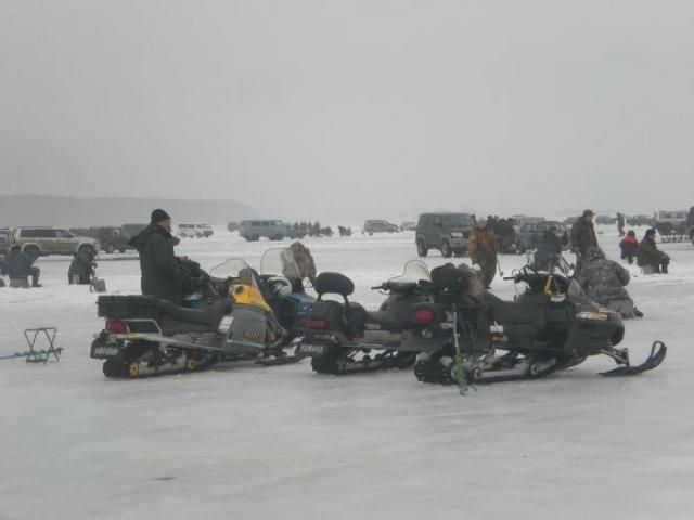 Ice fishing. Nice ! (11 photos)