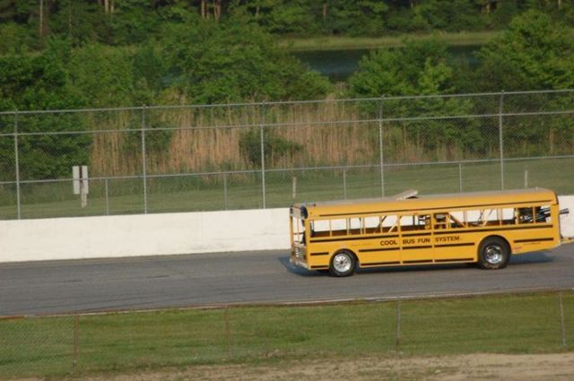 Drag-Racing Buses (6 pictures + 3 videos)