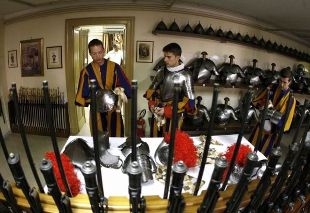 Swiss Guards (12 pics)