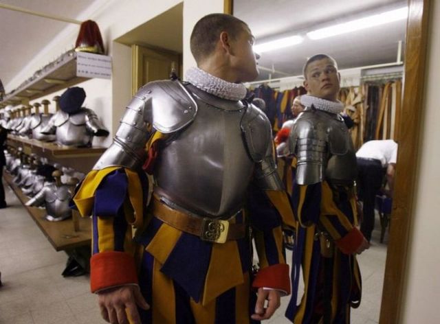 Swiss Guards (12 pics)