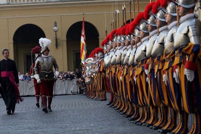 Swiss Guards (12 pics)