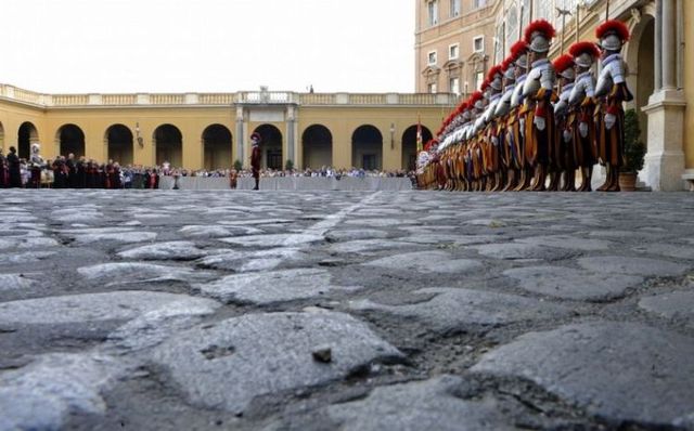 Swiss Guards (12 pics)