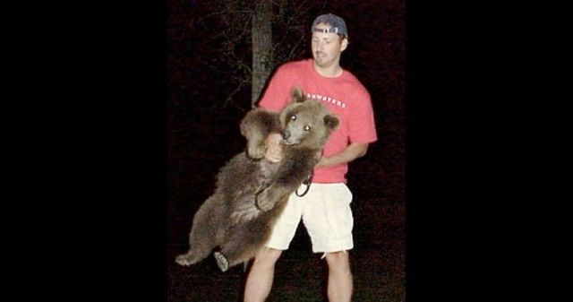 Having a 800-pound grizzly for a friend (23 pics)