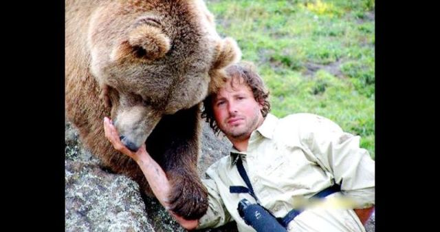 Having a 800-pound grizzly for a friend (23 pics)