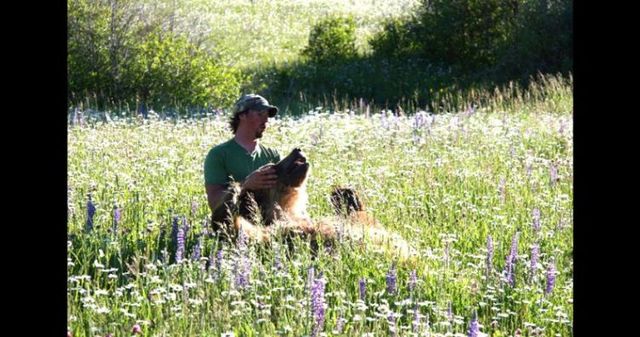 Having a 800-pound grizzly for a friend (23 pics)