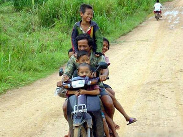 Transporting in Asian way (23 pics)