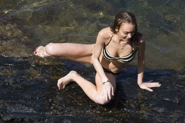 Lindsay and Ali Lohan enjoying Maui (17 photos)