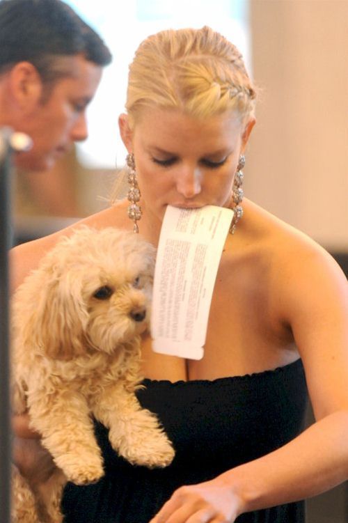Jessica Simpson at the airport (6 pics)