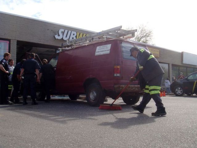 Two ridiculous accidents (20 photos + 1 video)