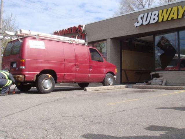 Two ridiculous accidents (20 photos + 1 video)