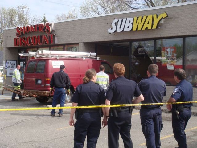 Two ridiculous accidents (20 photos + 1 video)
