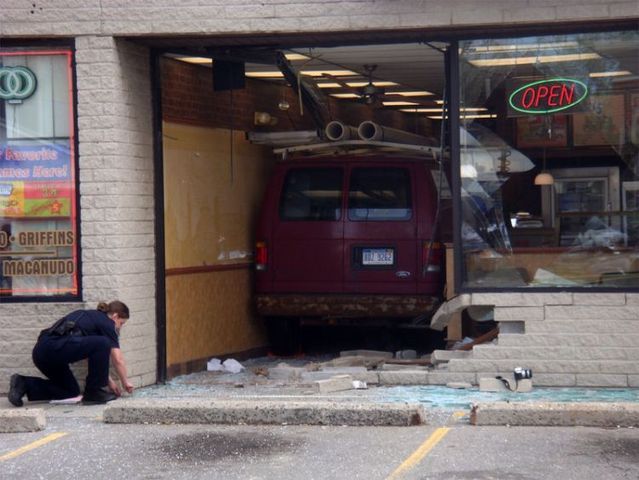 Two ridiculous accidents (20 photos + 1 video)