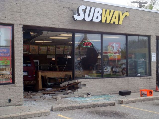 Two ridiculous accidents (20 photos + 1 video)