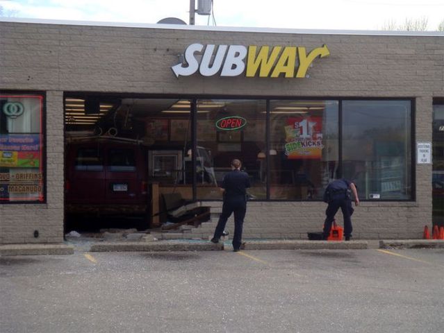 Two ridiculous accidents (20 photos + 1 video)