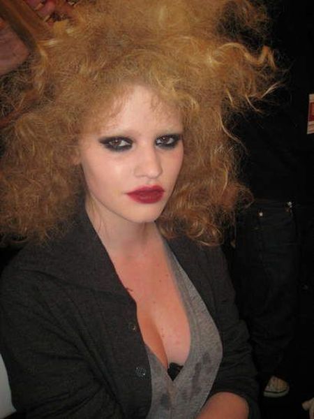 Photo model Lara Stone (25 pics)