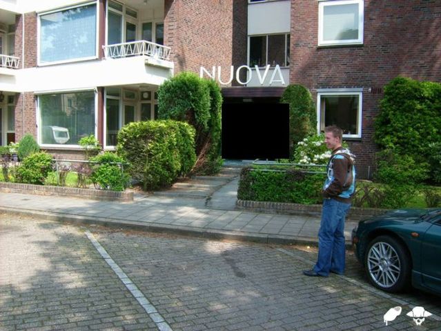 Old lady crashed into an apartment building! (18 pics)
