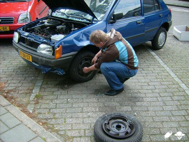 Old lady crashed into an apartment building! (18 pics)