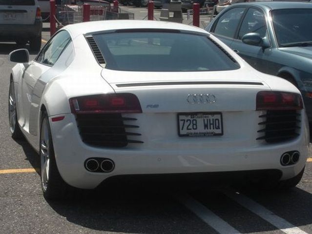 Jerk on Audi R8 (5 pics)