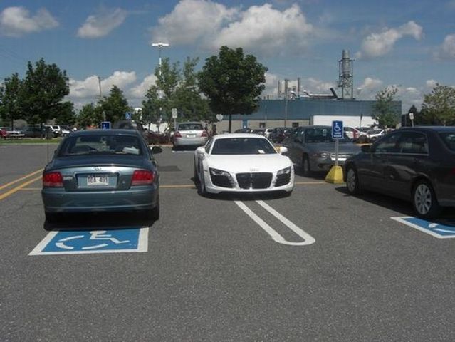 Jerk on Audi R8 (5 pics)