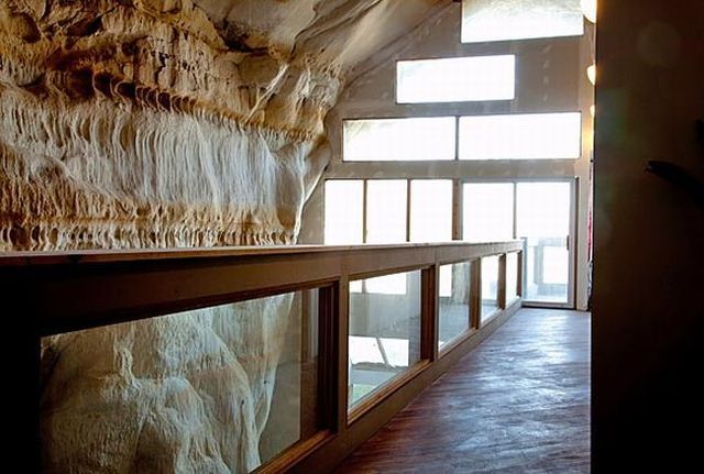Unusual home (15 pics)