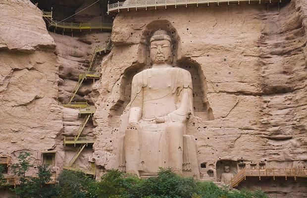 Giant sculptures and monuments carved directly into the rock (12 pics)