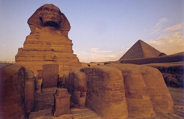 Giant sculptures and monuments carved directly into the rock (12 pics)