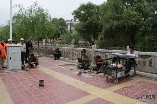 Small Chinese mobile ensemble (17 photos)